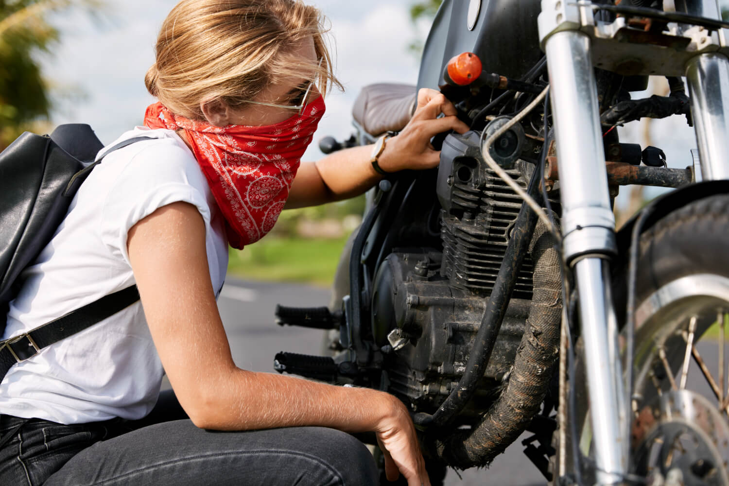 Kako zaštititi svoj motor i putovati bezbedno: sve o protektorima za motor