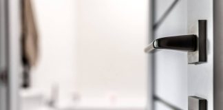 Kako izabrati kvalitetan okov i šarke za vrata za moderan i funkcionalan enterijer